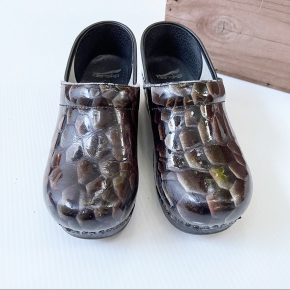 Dansko- Resptile/Snake Print Clogs Size 39 - Picture 1 of 8